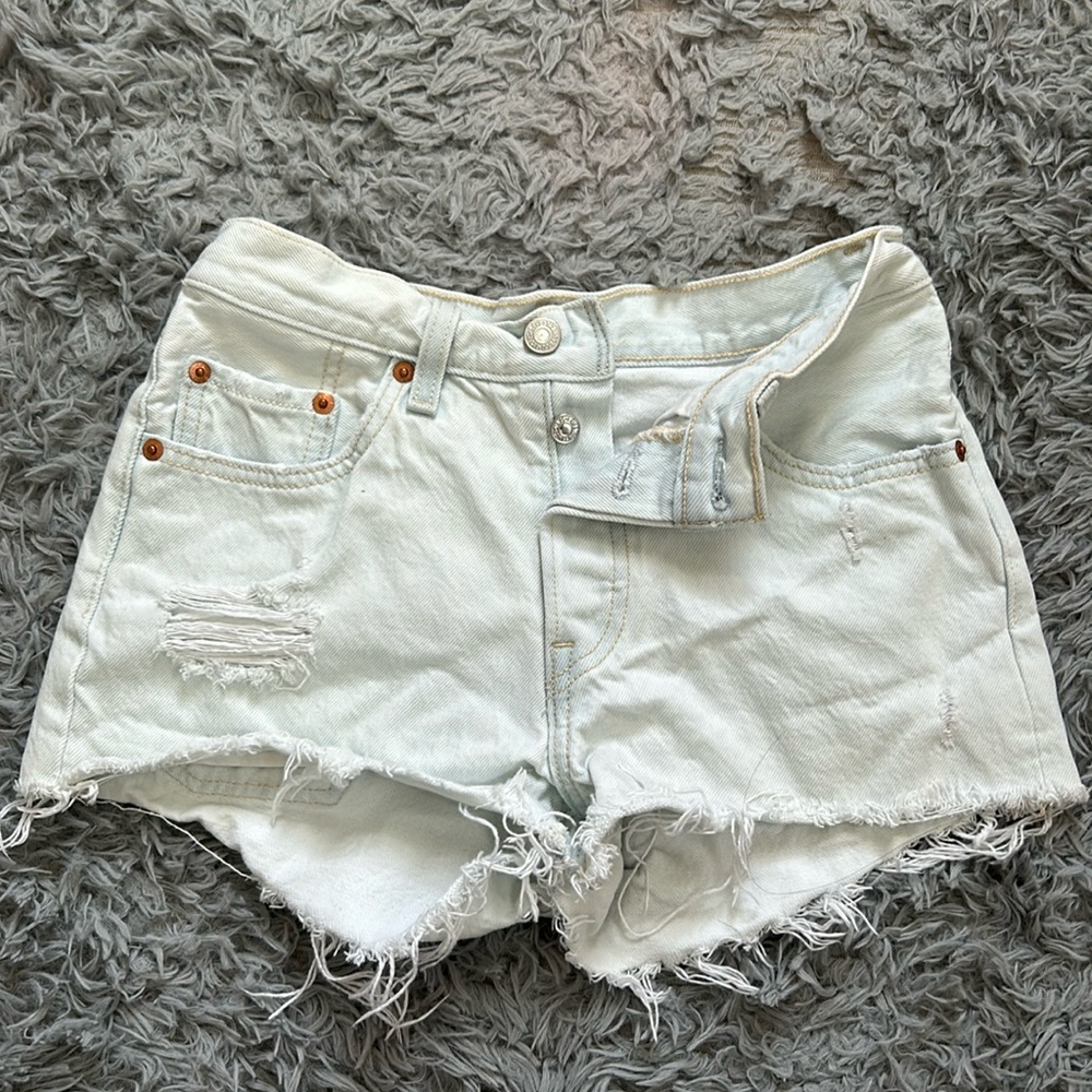 Levi’s 501 shorts distressed